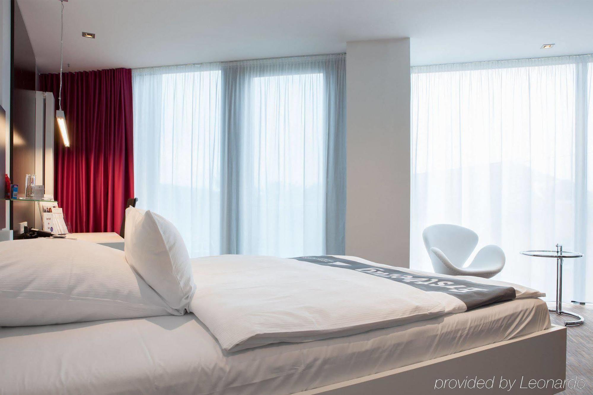 Hotel Schloss มอนทาเบาอาร์ ภายนอก รูปภาพ